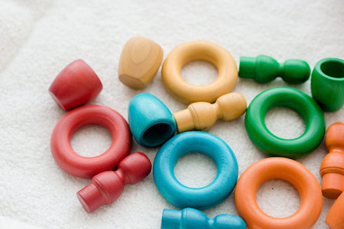 QTOYS - Rainbow People, Cups and Rings